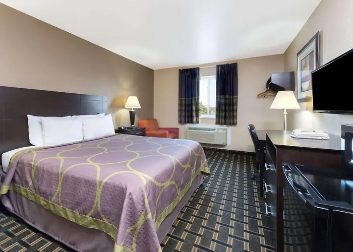 Super 8 By Wyndham East 2*