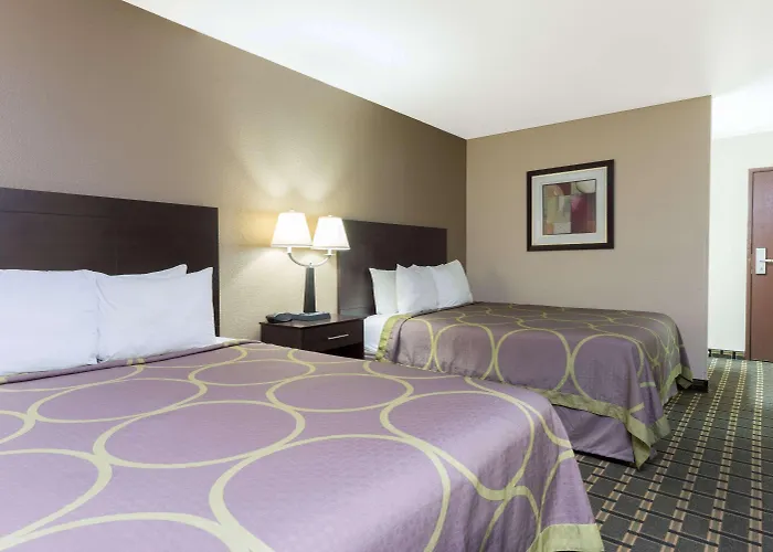 Super 8 By Wyndham East