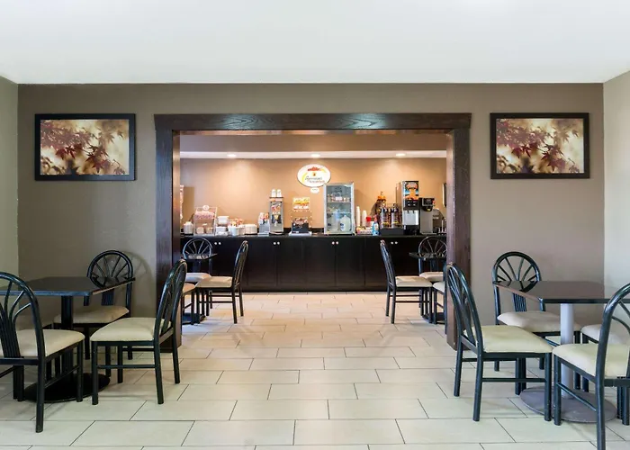 Super 8 By Wyndham East Springfield