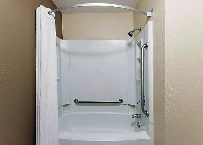 Hotel Super 8 By Wyndham East 2*