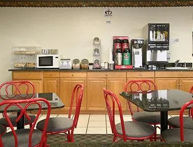 Super 8 By Wyndham East Hotel