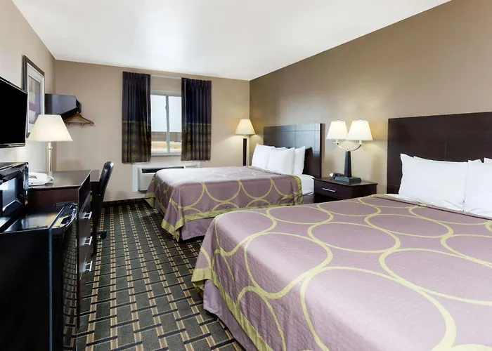 Super 8 By Wyndham East Hotel 2*